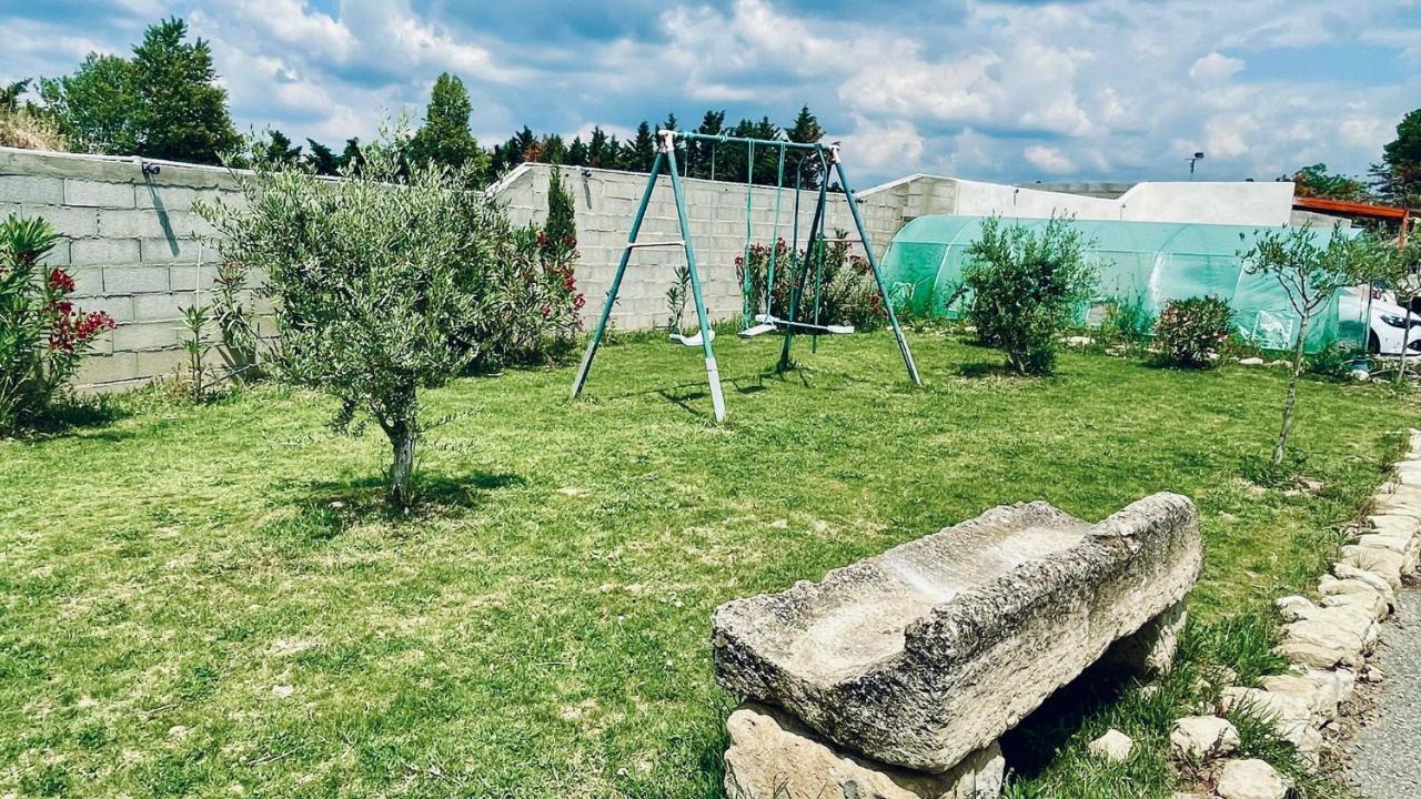 Вілла Chez Eric Et Marine Robion en Luberon Екстер'єр фото