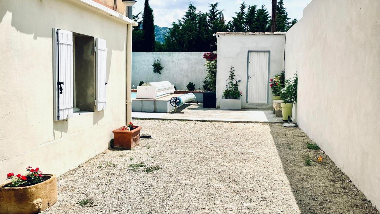 Вілла Chez Eric Et Marine Robion en Luberon Екстер'єр фото